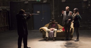 excusemetheatergunfoto_thomas-marott