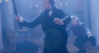 Benjamin Walker as Abe Lincoln fights vampires with axe