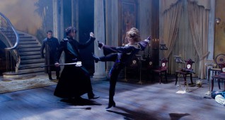 Benjamin Walker as Abe Lincoln fights with Erin Wasson (Vadoma)