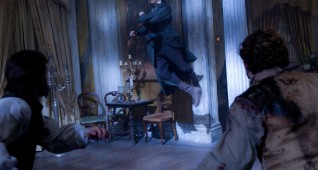 Benjamin Walker as Abe Lincoln fights vampires with axe
