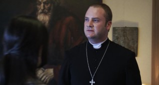 Evan Helmuth plays Fr. David Keane in THE DEVIL INSIDE, from Insurge Pictures.