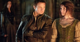 Left to right: Famke Janssen plays Muriel, Gemma Arterton plays Gretel, and Jeremy Renner plays Hansel in HANSEL & GRETEL WITCH HUNTERS, from Paramount Pictures and Metro-Goldwyn-Mayer Pictures.
HG-04227Rv2