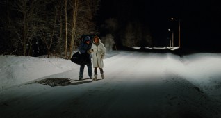 morther_father_walkes-on-the-road
