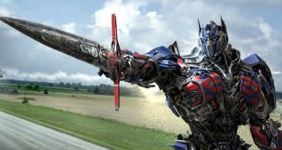 optimus-still-2-sword-pointing