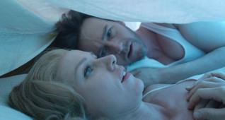 Edward Norton as ŇMikeÓ and Naomi Watts as ŇLesleyÓ in BIRDMAN. Courtesy Fox Searchlight Pictures. Copyright © 2014 Twentieth Century Fox.