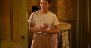 Emory Cohen as